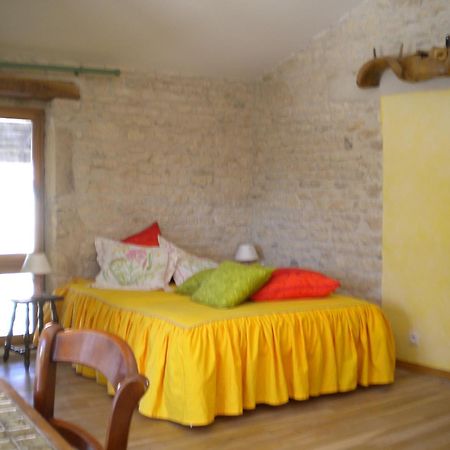 Apartamento Au col de Cygne Blanzac-les-Matha Exterior foto