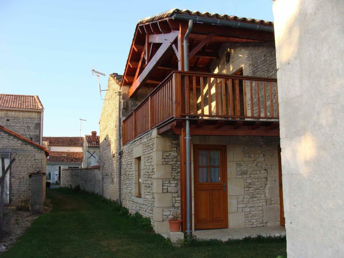 Apartamento Au col de Cygne Blanzac-les-Matha Exterior foto